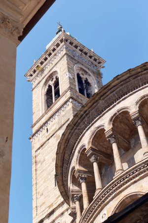 Foto de Bérgamo, Italia. Hermosos detalles de Basílica de Santa Maria Maggiore - Imagen libre de derechos