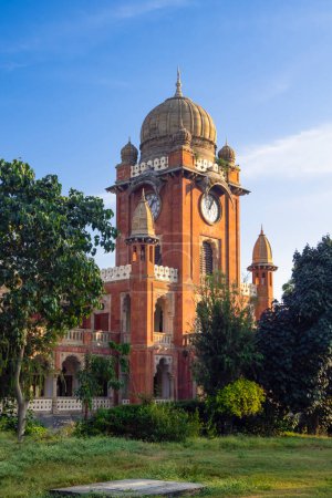 Téléchargez les photos : Mahatma Gandhi Hall. Ghanta Ghar, Indore, Madhya Pradesh. Aussi connu sous le nom de King Edward Hall. Architecture indienne. - en image libre de droit