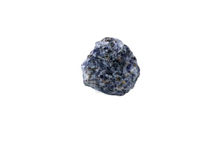 Téléchargez les photos : Pierre minérale naturelle pierre gemme de cordiérite, collection géologique cristal brut, fond blanc isolé - en image libre de droit