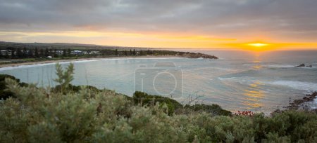 Téléchargez les photos : Paysage au lever du soleil de la magnifique baie Horseshoe à Port Elliot sur la péninsule de Fleurieu, Australie du Sud - en image libre de droit