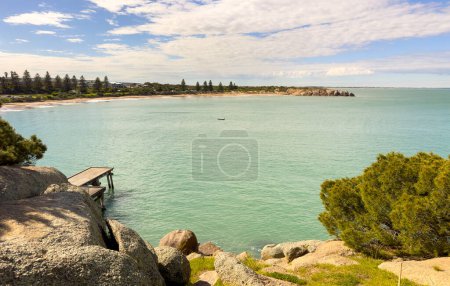 Blick über den Steg an einem sonnigen Tag in der Horseshoe Bay in Port Elliot auf der Fleurieu-Halbinsel, Südaustralien