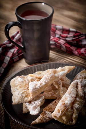 Téléchargez les photos : Faworki - Cookies polonais traditionnels servis au Fat Thursday
. - en image libre de droit