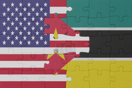 Foto de Rompecabezas con la bandera nacional de Mozambique y los estados unidos de América. macro. concepto. ilustración 3d - Imagen libre de derechos