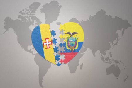 Téléchargez les photos : Coeur de puzzle avec le drapeau national de l'écuador et de madère sur un fond de carte du monde. Concept. Illustration 3D - en image libre de droit