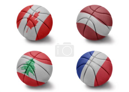 Foto de Baloncesto bolas con las banderas nacionales de color de Francia Canadá Lebanon Latvia sobre el fondo blanco. Grupo h - Imagen libre de derechos