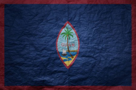 Foto de Colorido gran bandera nacional de guam en un grunge viejo papel textura fondo - Imagen libre de derechos