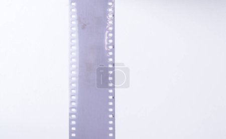 Téléchargez les photos : Film 35 mm sur fond blanc - en image libre de droit