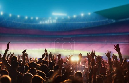 Foto de Aficionados al fútbol o al fútbol en un partido en un estadio - Imagen libre de derechos