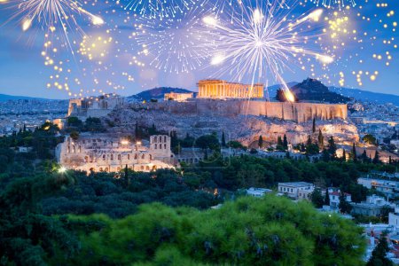 Foto de Exhibición de fuegos artificiales sobre Atenas feliz año nuevo - Imagen libre de derechos