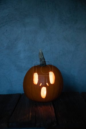 Foto de Espeluznante calabaza de Halloween Jack 'o' lantern - Imagen libre de derechos
