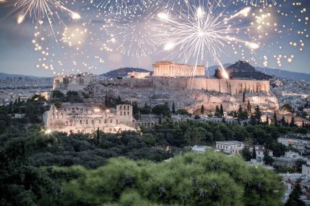 Foto de Exhibición de fuegos artificiales sobre Atenas feliz año nuevo - Imagen libre de derechos