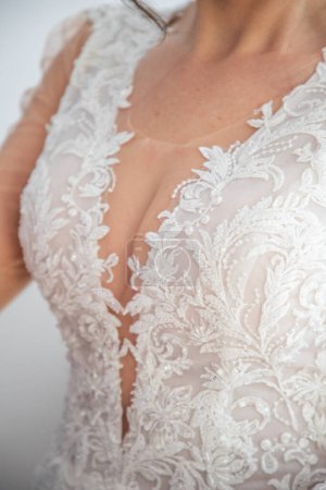 Téléchargez les photos : Magnifique détail robe de mariée blanche - en image libre de droit