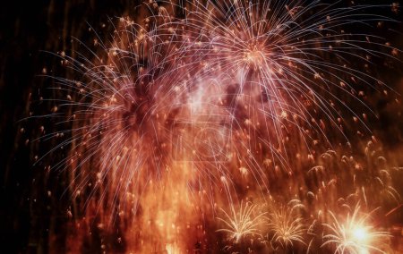 Téléchargez les photos : Explosion de feux d'artifice Nouvel An fond - en image libre de droit