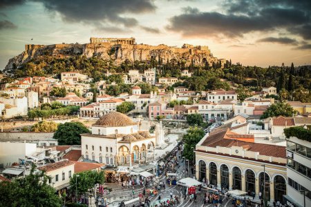 Téléchargez les photos : Vue panoramique aérienne de la place Monastiraki et de l'Acropole au coucher du soleil à Athènes Grèce - en image libre de droit