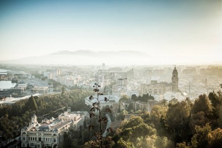vista sobre Málaga al atardecer banner de viaje