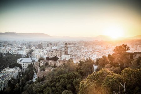Blick über Malaga bei Sonnenuntergang Reisebanner