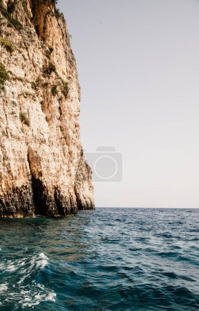 Téléchargez les photos : Grottes bleues de l'île de Zante - en image libre de droit