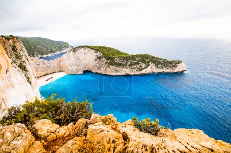 Téléchargez les photos : Navagio plage avec le célèbre navire naufragé à Zante, Grèce - en image libre de droit