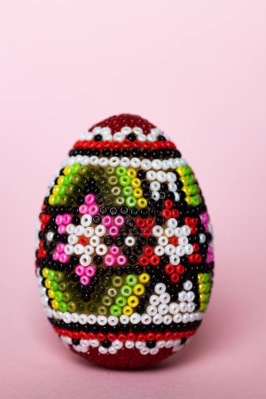 Foto de Huevos de Pascua pintados fondo de vacaciones - Imagen libre de derechos