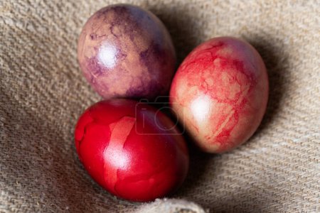 Foto de Huevos de Pascua pintados fondo de vacaciones - Imagen libre de derechos