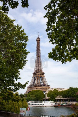 Foto de Icónica torre Eiffel, París, Francia - Imagen libre de derechos