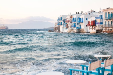 Téléchargez les photos : Belle île de Mykonos, Grèce - destination de voyage de luxe - îles grecques - en image libre de droit