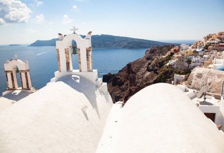 Téléchargez les photos : Belle île de Santorin Grèce - destination de voyage - îles grecques - en image libre de droit