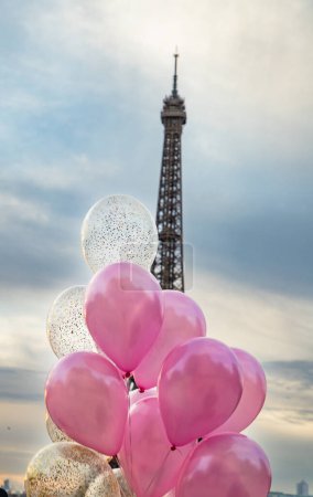 Photo for Pink and red balloons in front of Eiffel tower, Paris, city of love - Royalty Free Image