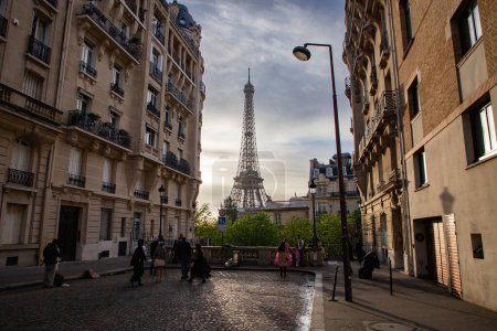 Téléchargez les photos : Lever de soleil à Paris avec la Tour Eiffel - en image libre de droit