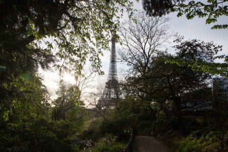 Téléchargez les photos : Lever de soleil à Paris avec la Tour Eiffel - en image libre de droit