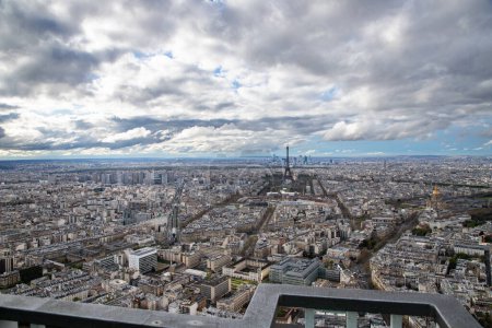 Foto de Vista aérea de París con Torre Eiffel Francia - Imagen libre de derechos