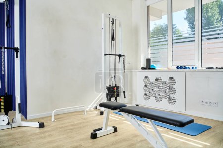 équipement de récupération moderne dans la salle de gym spacieuse et confortable du centre de kinésiologie, médecine avancée