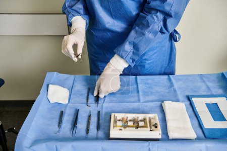 Foto de Paciente en bata de hospital opera máquina médica en un entorno sereno. - Imagen libre de derechos