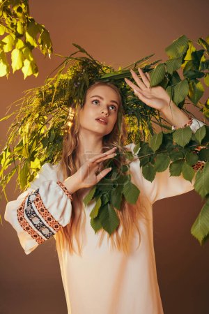 Joven mavka en traje tradicional adornado con hojas adornadas, abrazando la belleza de la naturaleza en un entorno de estudio de hadas y fantasía.