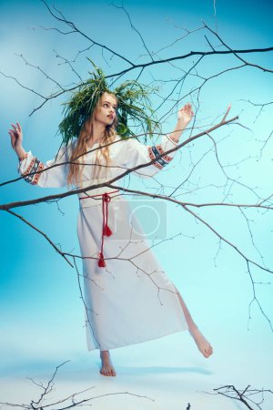 Una joven mavka con un atuendo tradicional sosteniendo ramas en un mágico ambiente de estudio.