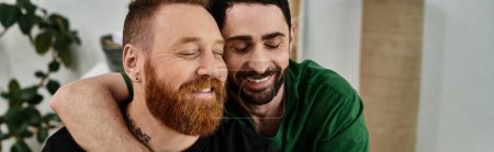 Téléchargez les photos : Deux hommes s'embrassent dans une pièce, marquant le début de leur nouvelle vie ensemble dans leur nouvelle maison. - en image libre de droit
