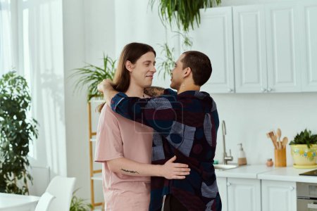 Una pareja gay en ropa casual abrazándose cariñosamente, mostrando amor y cuidado.