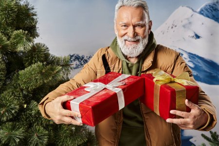 gut aussehender Weihnachtsmann mit weißem Bart in warmer Jacke mit Geschenken und fröhlichem Lächeln, Winter