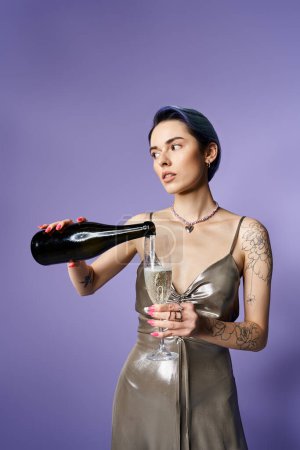 Téléchargez les photos : A stylish young woman with blue hair in a silver dress holding a champagne bottle. - en image libre de droit