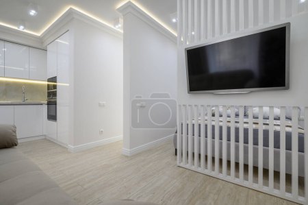 Foto de Interior del salón conectado a cocina en un piso estudio - Imagen libre de derechos