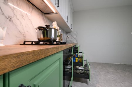 Foto de Green and white colored modern kitchen details, closeup to furniture details - Imagen libre de derechos