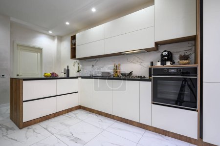 Foto de Large white and black luxury kitchen interior, corner view, lot of copy space - Imagen libre de derechos