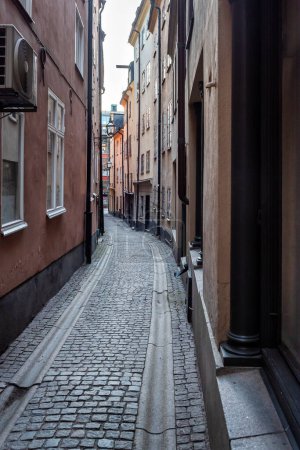 Suède pittoresque rue pavée dans le pittoresque Gamla Stan, le plus ancien quartier de Stockholm.