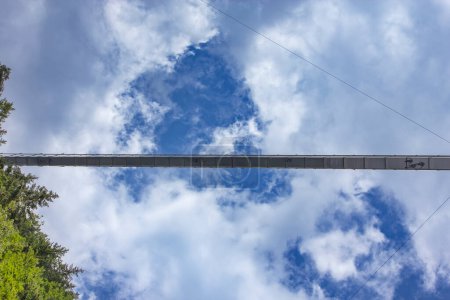 Foto de Vista angular del puente colgante de Ehrenberg, línea 179, Tirol, Austria - Imagen libre de derechos
