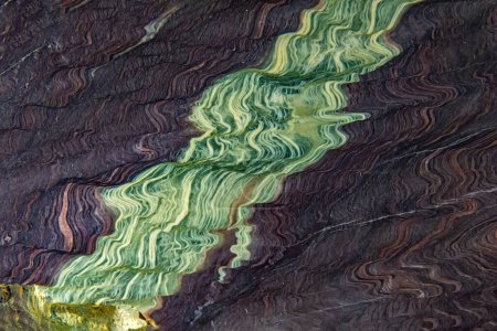 Téléchargez les photos : Macro détail du schiste plié roche métamorphique - en image libre de droit