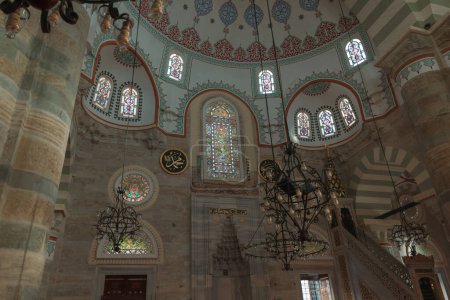 Foto de Interior of Mihrimah Sultan Mosque in Uskudar. Ottoman architecture background photo. Istanbul Turkiye - 9.8.2022 - Imagen libre de derechos