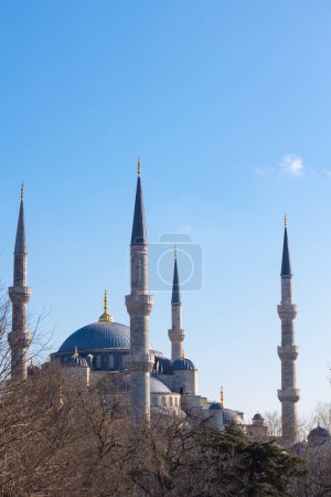 Sultanahmet oder Blaue Moschee vertikales Foto. Ramadan oder islamisches Konzept.