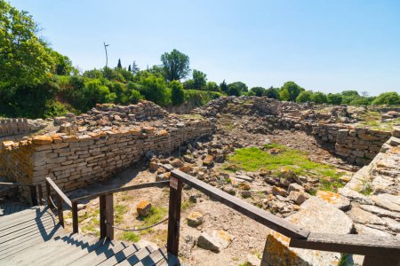 Troie ruines de la ville antique et passerelle en bois. Visite Turquie concept arrière-plan photo.