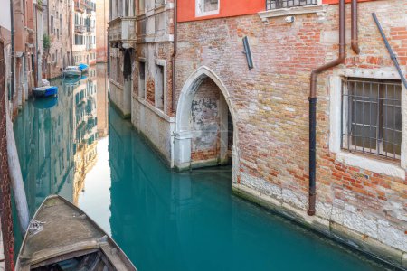Téléchargez les photos : Canal avec bâtiments historiques à Venise, Italie, Europe. - en image libre de droit