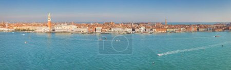 Foto de Venecia con el Campanario de San Marcos, vista panorámica desde el campanario de la basílica de San Giorgio Maggiore, Italia, Europa. - Imagen libre de derechos